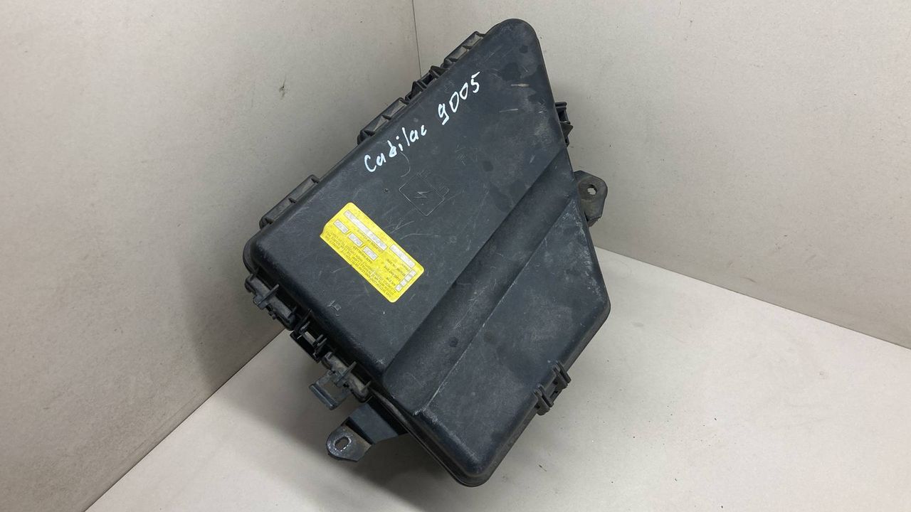 короб предохранителей Cadillac CTS 1 поколение 2004, 3.6 л., i, LY7, бензин, АКПП, чёрный, седан, задний привод, 25706727 - фото №1