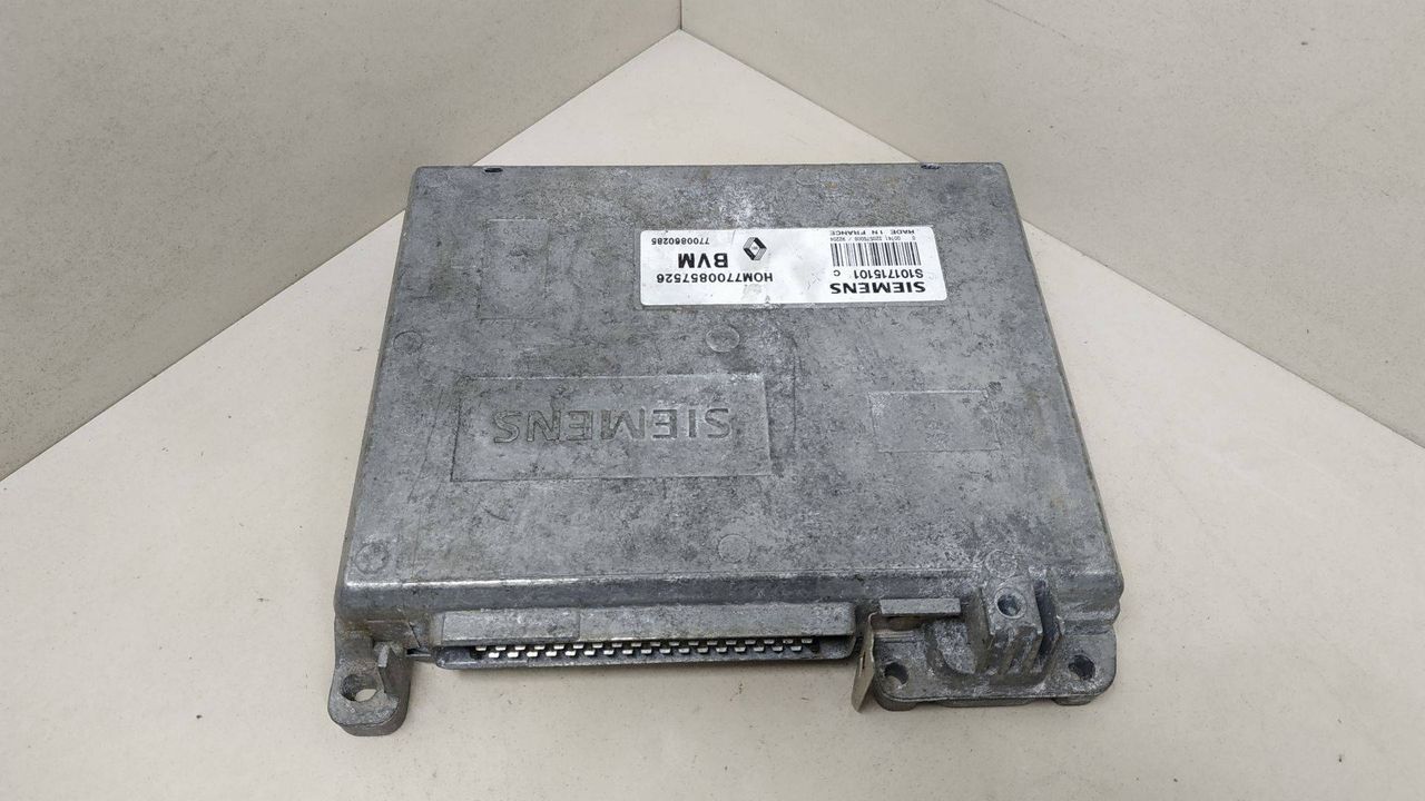 блок управления двигателем Renault Clio 1 поколение 1995, 1.8 л., 7700860285, SIEMENS, BVM, HOM7700857526, S101715101C - фото №1