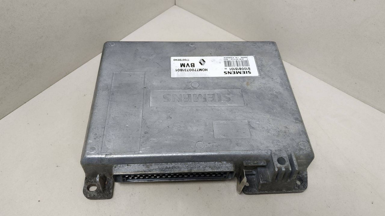 блок управления двигателем Renault 19 1, 1.4 л., SIEMENS, BVM, HOM7700731801, 7700735140, S100813101H - фото №1