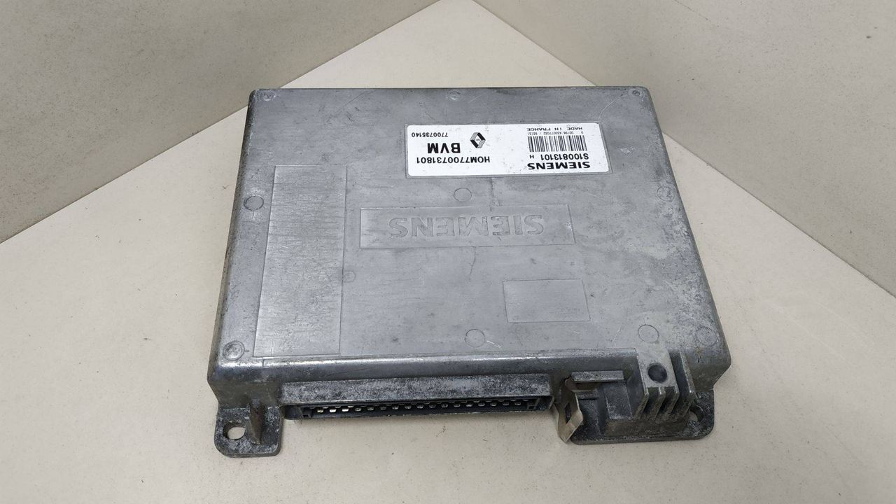 блок управления двигателем Renault Clio 1 поколение 1995, 1.4 л., SIEMENS, BVM, HOM7700731801, 7700735140, S100813101H - фото №1