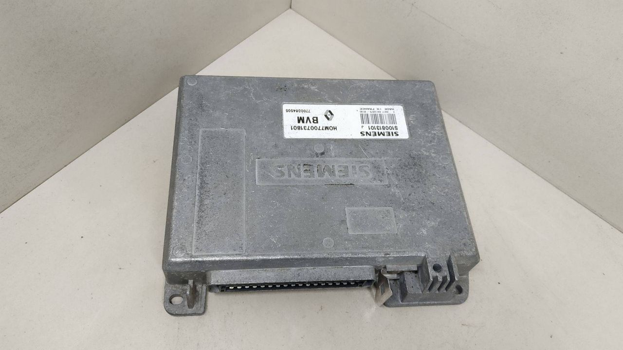 блок управления двигателем Renault 19 2 поколение 1996, 1.4 л., бензин, SIEMENS, 7700864505, BVM, HOM7700731801, S100813101J - фото №1