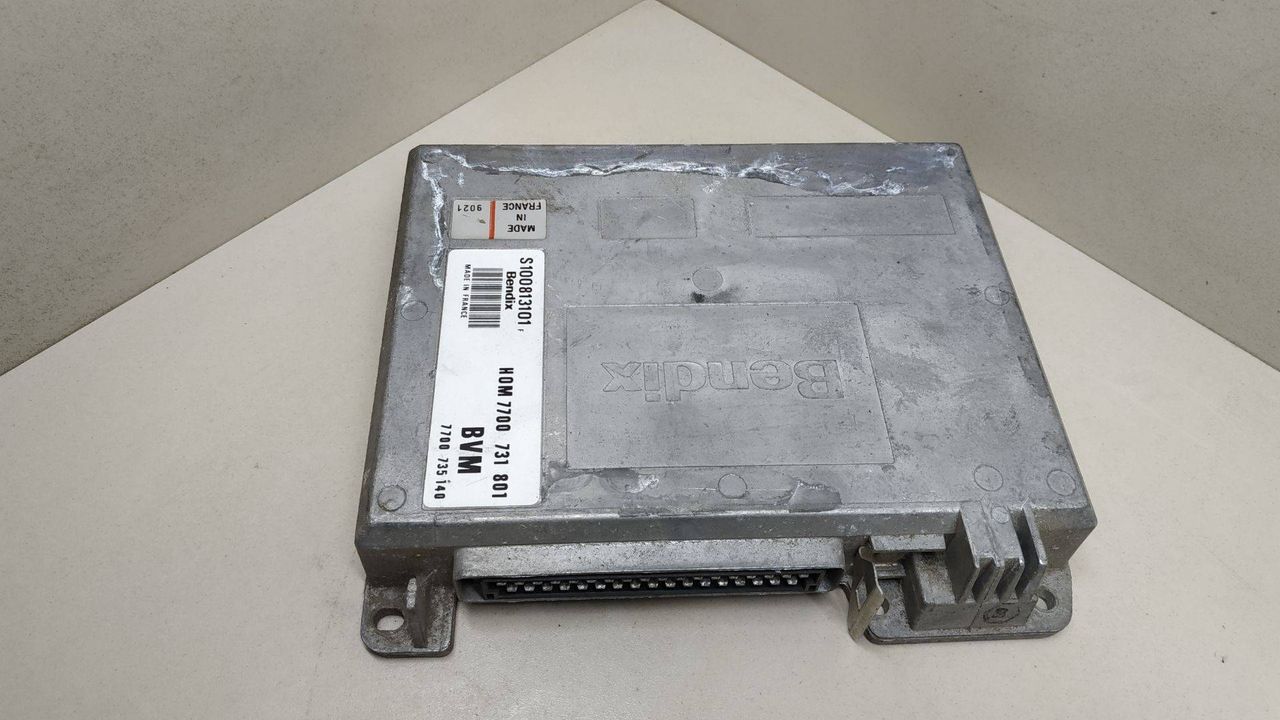 блок управления двигателем Renault Clio 1 поколение 1995, 1.4 л., бензин, BVM, HOM7700731801, BENDIX, 770073510, S100813101F - фото №1