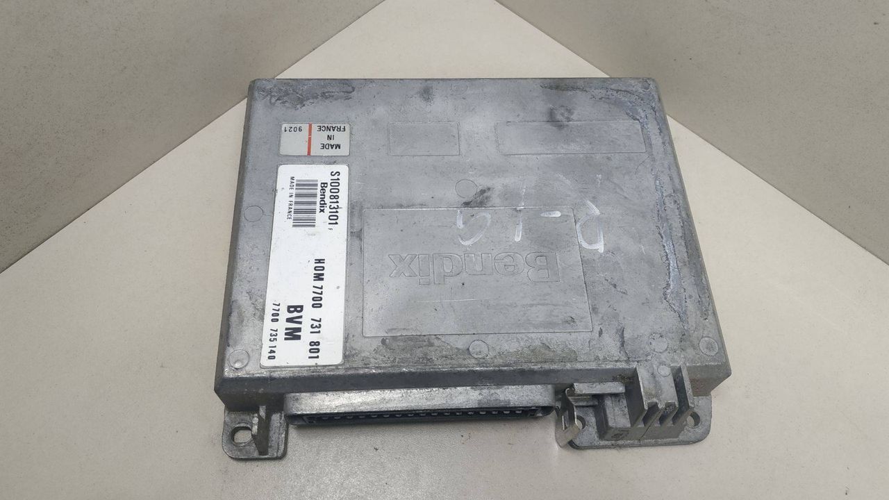блок управления двигателем Renault 5 2 поколение 1995, 1.4 л., бензин, BVM, HOM7700731801, BENDIX, S100813101F, 7700731801 - фото №1
