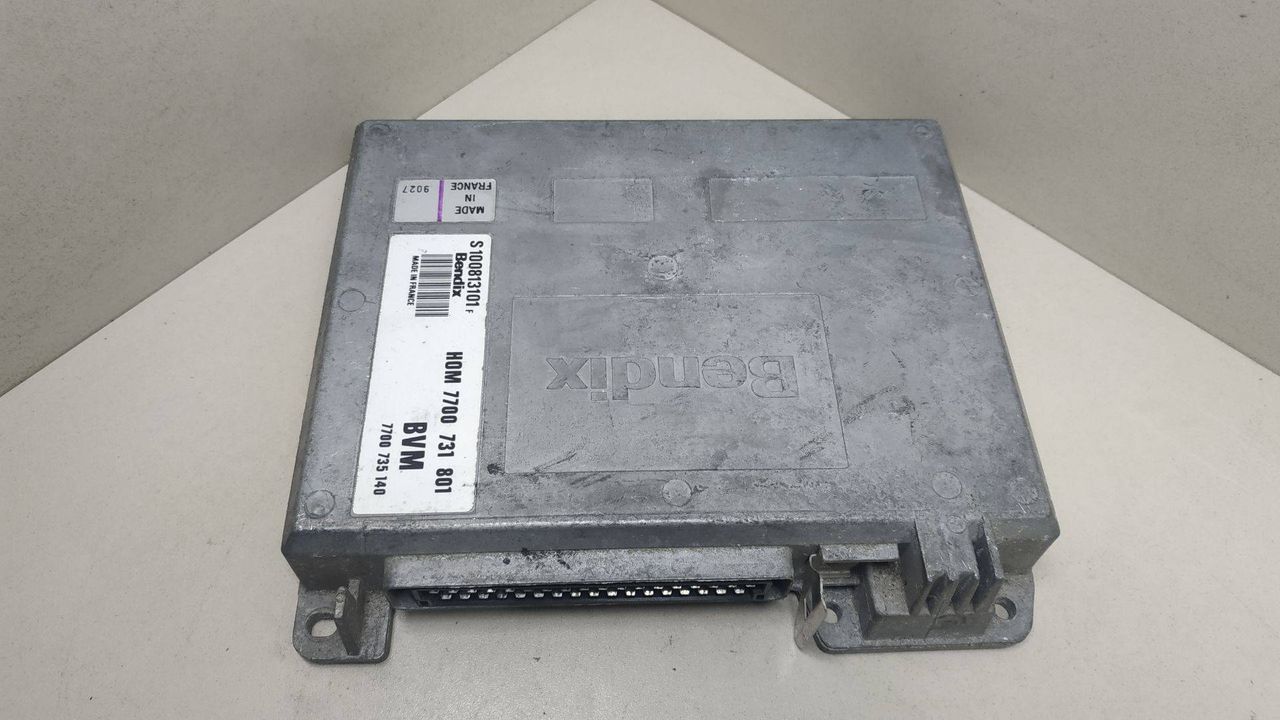 блок управления двигателем Renault Clio 2 поколение 1999, 1.4 л., бензин, BVM, HOM7700731801, 7700735140, BENDIX, S100813101F - фото №1