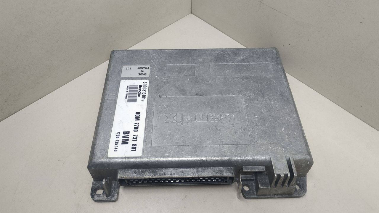 блок управления двигателем Renault 19 1 поколение 1991, 1.4 л., бензин, BVM, HOM7700731801, 7700735140, BENDIX, S100813101F - фото №1