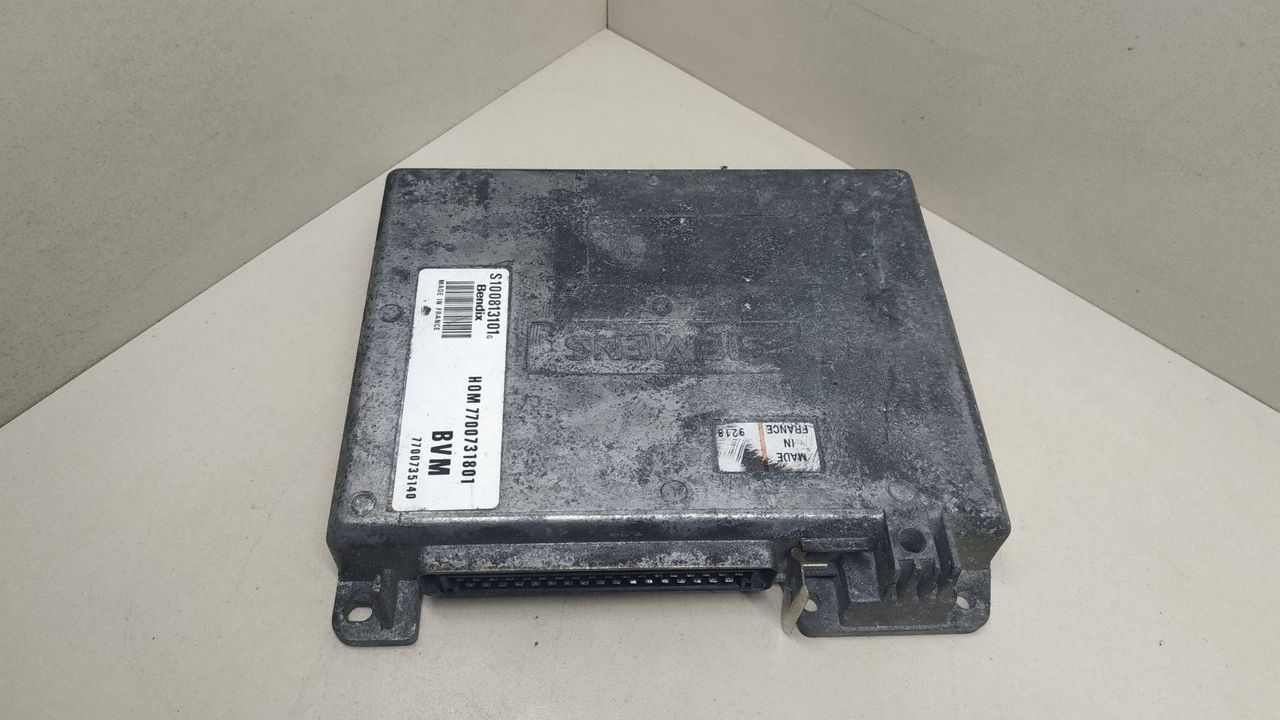 блок управления двигателем Renault 5 2 поколение 1995, 1.4 л., BVM, HOM7700731801, 7700735140, BENDIX, S100813101G - фото №1