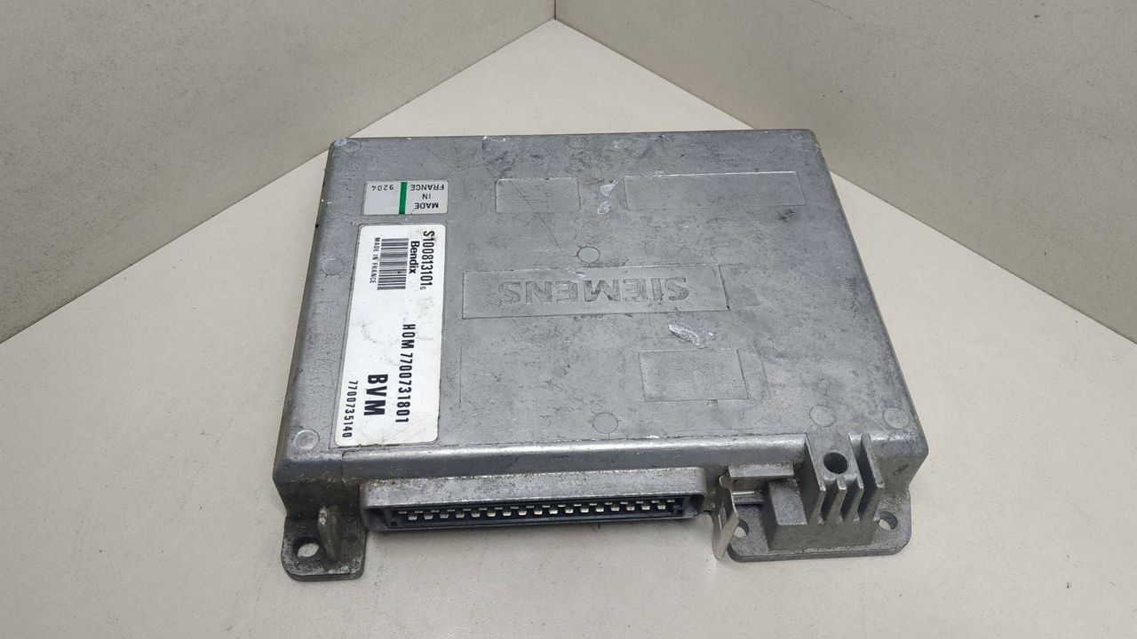 блок управления двигателем Renault Clio 1 поколение 1995, 1.4 л., BVM, HOM7700731801, 7700735140, BENDIX, S100813101G - фото №1