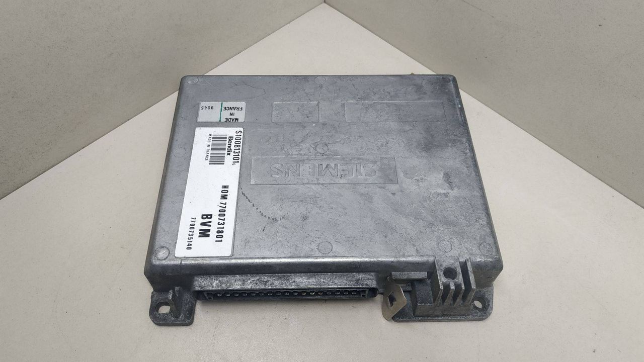 блок управления двигателем Renault 5 2 поколение 1995, 1.4 л., BVM, HOM7700731801, 7700735140, BENDIX, S100813101G - фото №1
