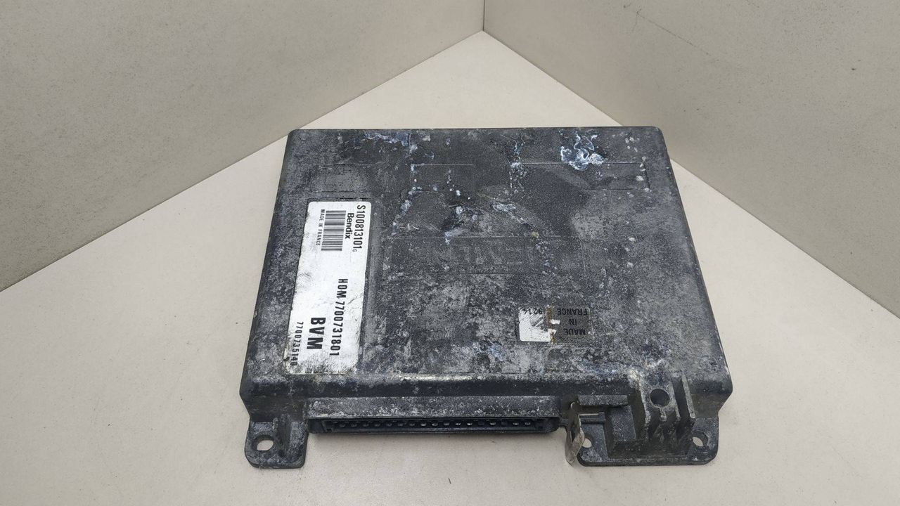блок управления двигателем Renault 19 1 поколение 1990, 1.4 л., BVM, HOM7700731801, 7700735140, BENDIX, S100813101G - фото №1