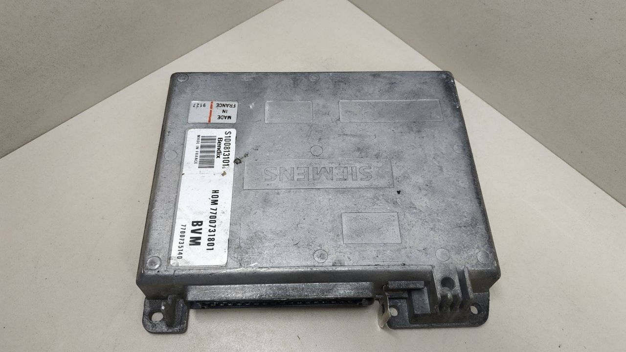 блок управления двигателем Renault 19 2 поколение 1999, 1.4 л., BVM, HOM7700731801, 7700735140, BENDIX, S100813101G - фото №1