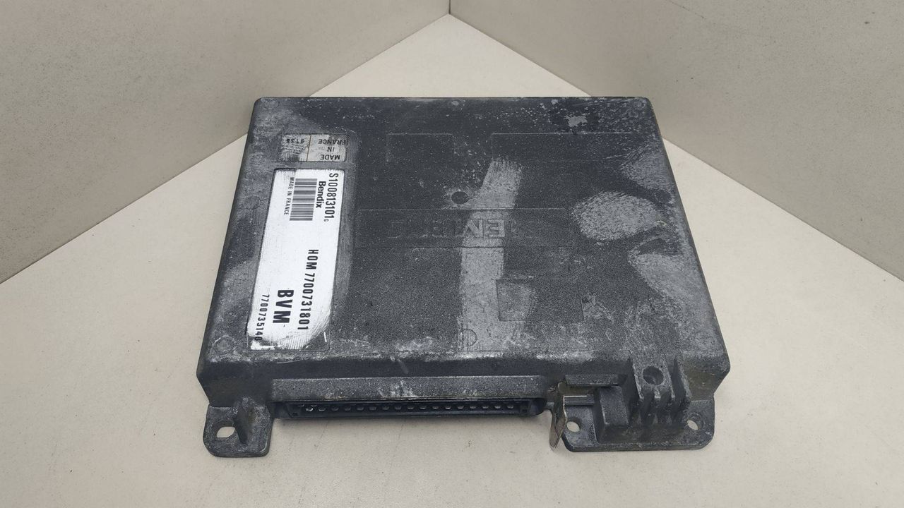 блок управления двигателем Renault 5 2 поколение 1995, 1.4 л., BVM, HOM7700731801, 7700735140, BENDIX, S100813101G - фото №1