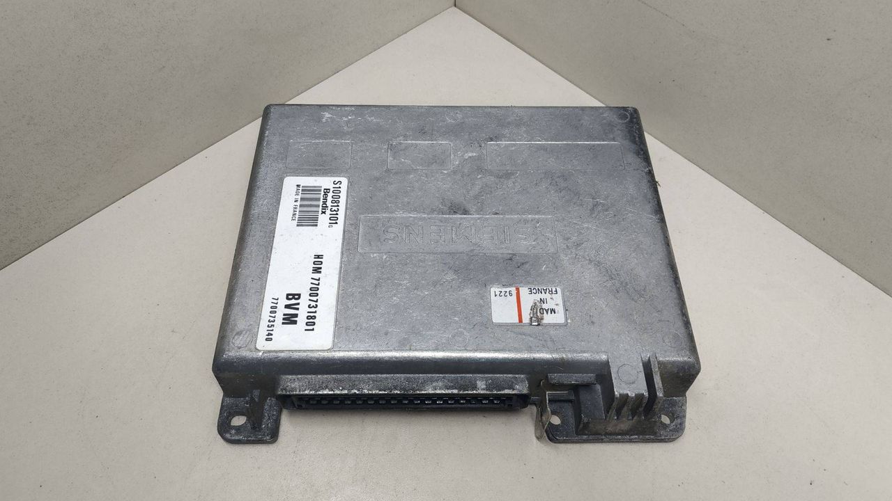 блок управления двигателем Renault 5 2 поколение 1995, 1.4 л., BVM, HOM7700731801, 7700735140, BENDIX, S100813101G - фото №1