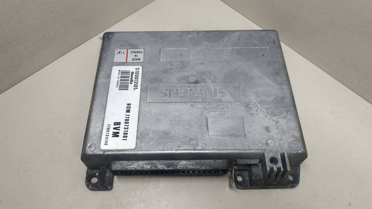 блок управления двигателем Renault 19 2 поколение 1999, 1.4 л., BVM, HOM7700731801, 7700735140, BENDIX, S100813101G - фото №1