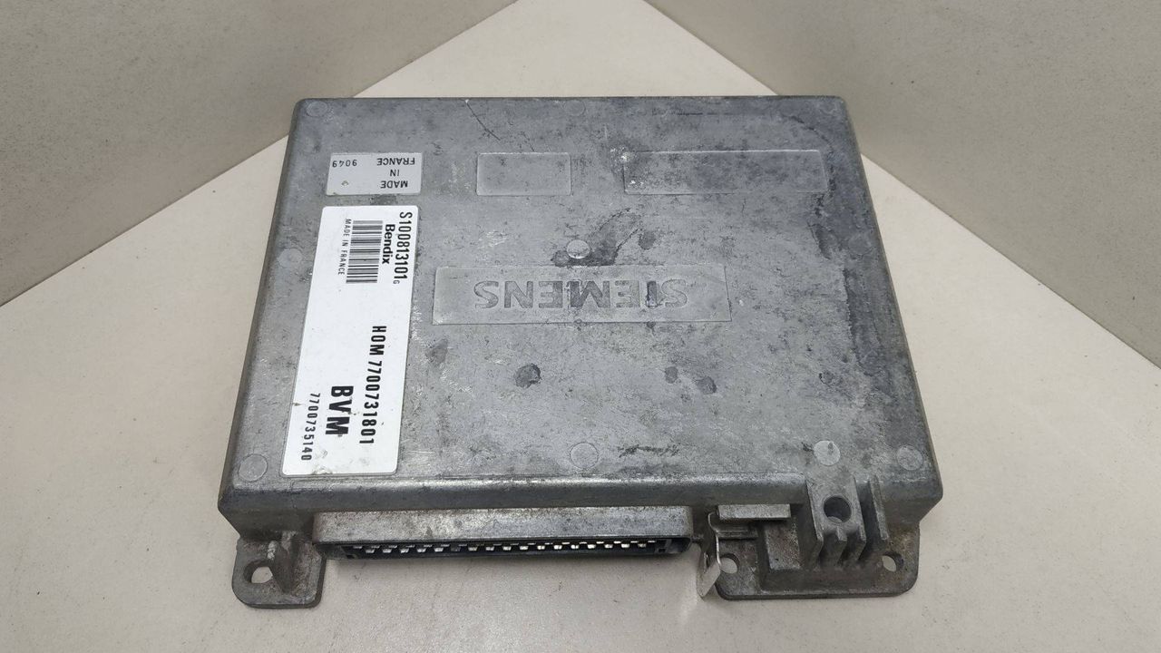 блок управления двигателем Renault 19 1 поколение 1990, 1.4 л., BVM, HOM7700731801, 7700735140, BENDIX, S100813101G - фото №1