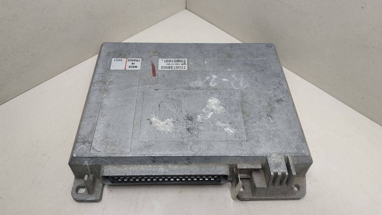 блок управления двигателем Renault 19 2 поколение 1996, 1.7 л., дизель, 7700738169, HOM7700731802, S100811101C - фото №1