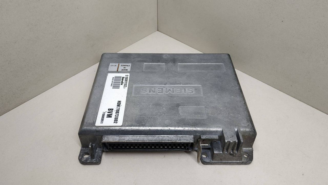 блок управления двигателем Renault 19 2 поколение 1999, 1.7 л., бензин, HOM7700731802, 7700859511, S100811102D - фото №1