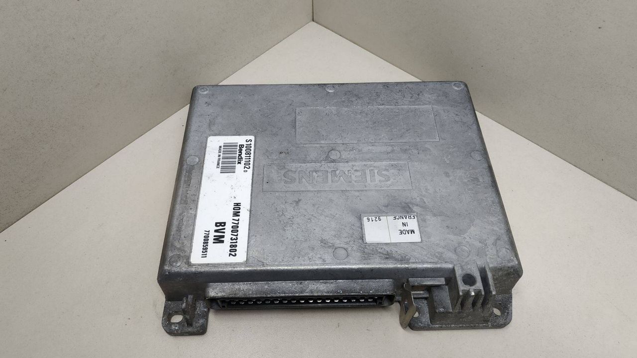 блок управления двигателем Renault 19 1 поколение 1990, 1.7 л., бензин, HOM7700731802, 7700859511, S100811102D - фото №1