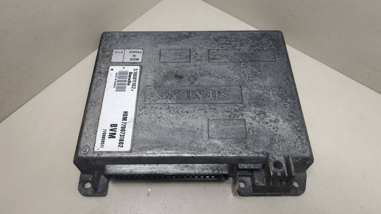 блок управления двигателем Renault 5 2 поколение 1993, 1.7 л., бензин, HOM7700731802, 7700859511, S100811102D - фото №1