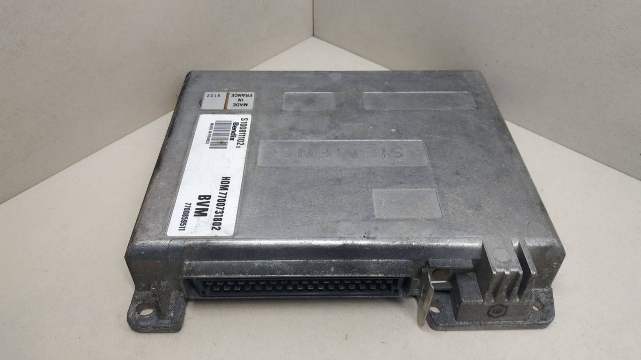 блок управления двигателем Renault 19 1 поколение 1990, 1.7 л., бензин, HOM7700731802, 7700859511, S100811102D - фото №1