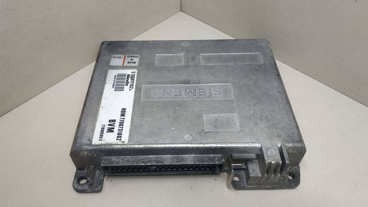 блок управления двигателем Renault 19 1 поколение 1990, 1.7 л., бензин, HOM7700731802, 7700859511, S100811102D - фото №1