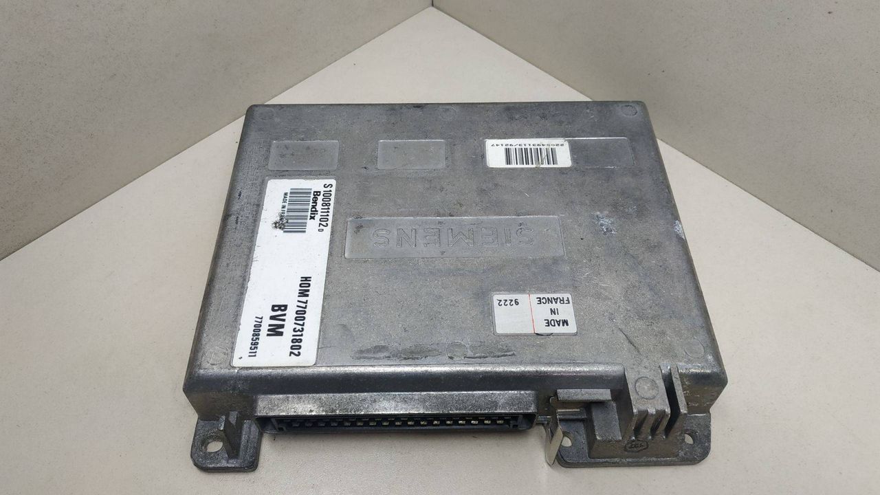 блок управления двигателем Renault 19 2 поколение 1999, 1.7 л., бензин, HOM7700731802, 7700859511, S100811102D - фото №1