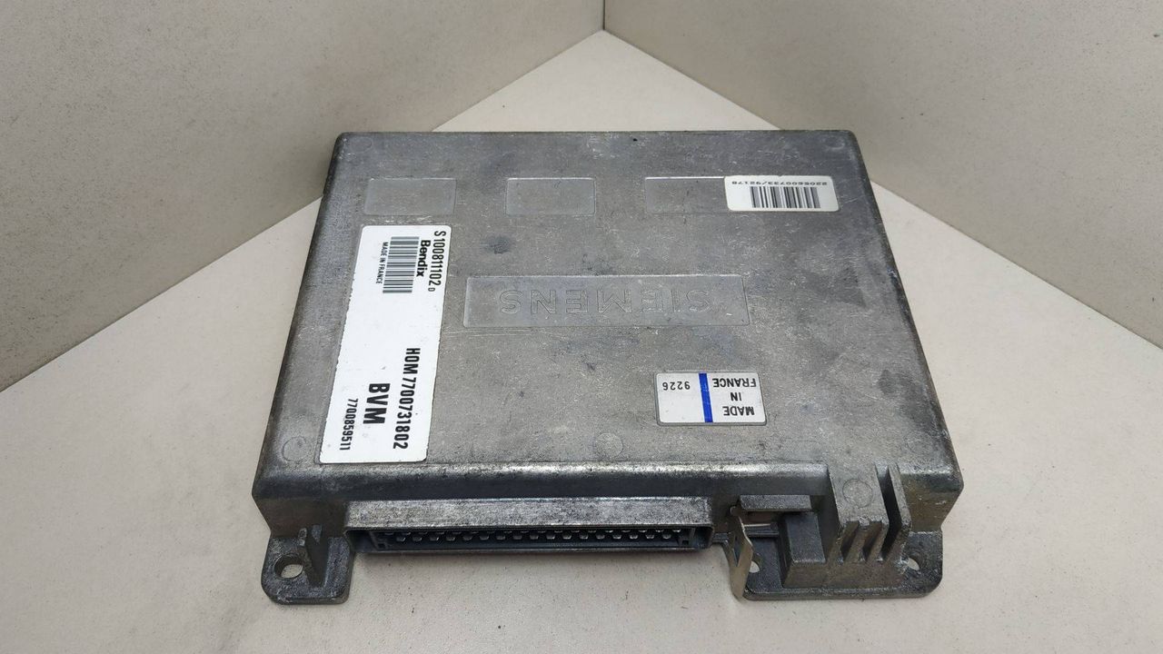 блок управления двигателем Renault 5 2 поколение 1993, 1.7 л., бензин, HOM7700731802, 7700859511, S100811102D - фото №1