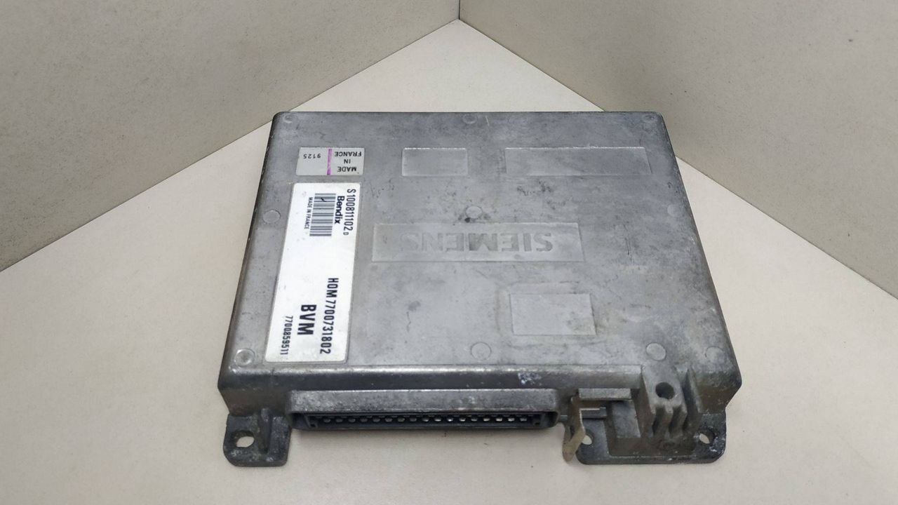 блок управления двигателем Renault 19 2 поколение 1999, 1.7 л., бензин, HOM7700731802, 7700859511, S100811102D - фото №1