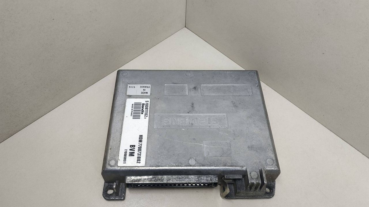 блок управления двигателем Renault 5 2 поколение 1993, 1.7 л., бензин, HOM7700731802, 7700859511, S100811102D - фото №1