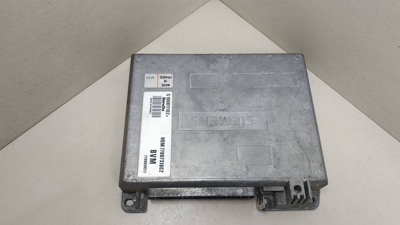 блок управления двигателем Renault 5 2 поколение 1993, 1.7 л., бензин, HOM7700731802, 7700859511, S100811102D - фото №1