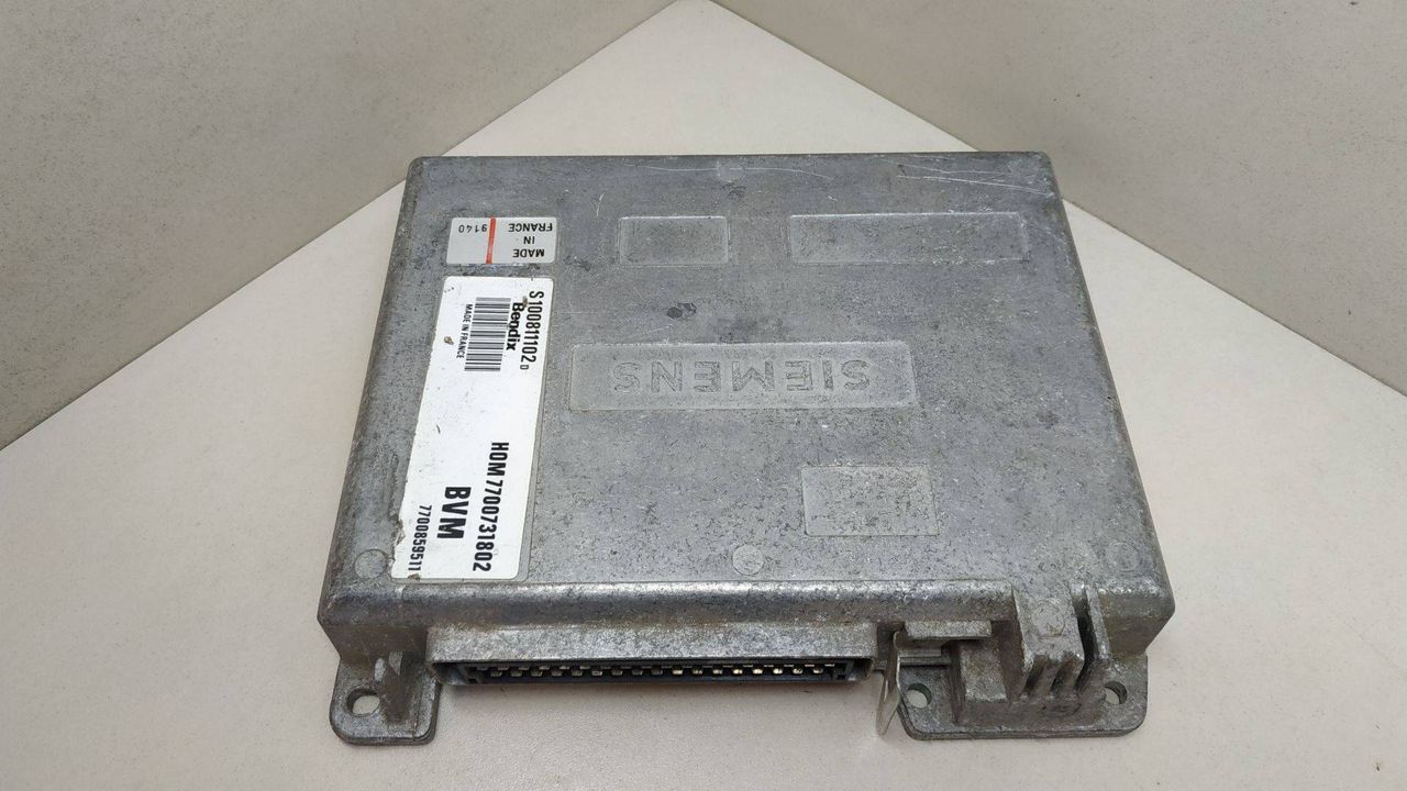 блок управления двигателем Renault 5 2 поколение 1993, 1.7 л., бензин, HOM7700731802, 7700859511, S100811102D - фото №1