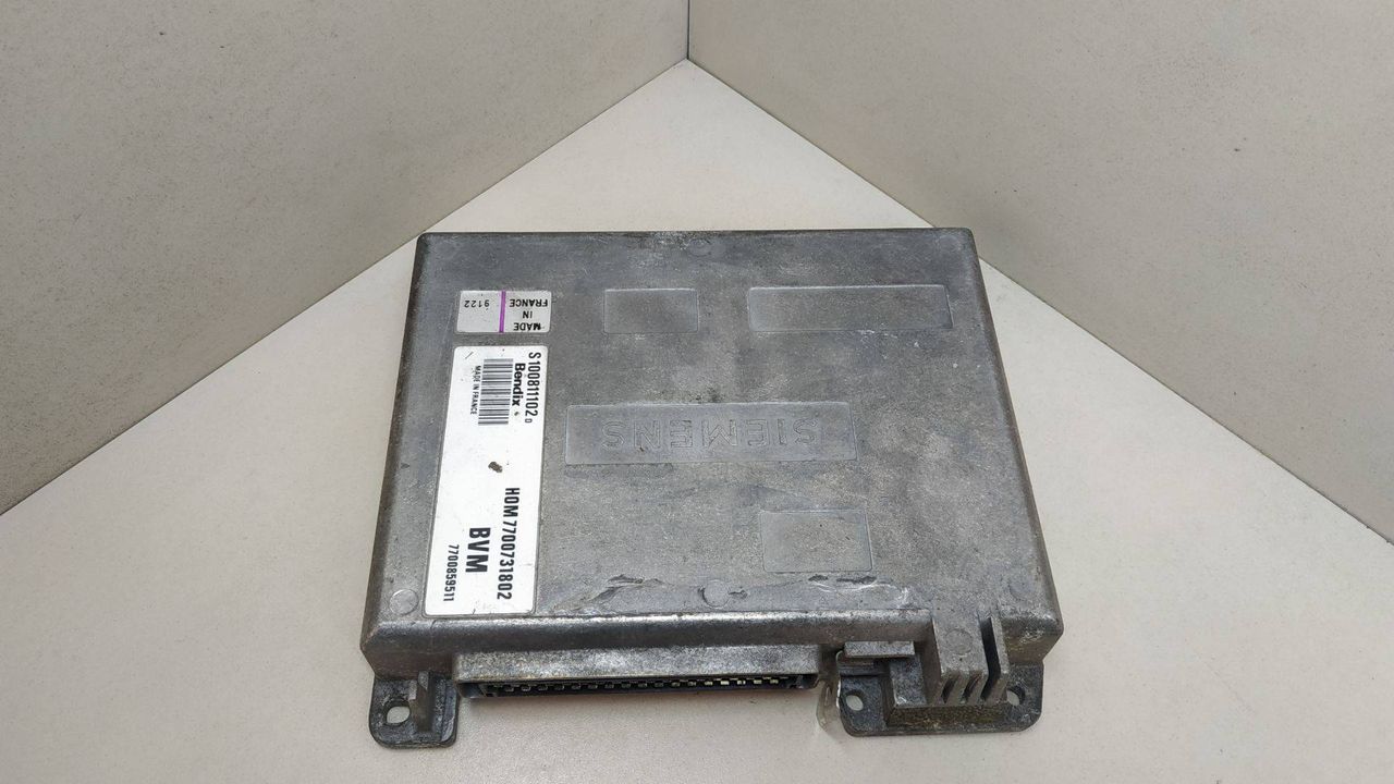блок управления двигателем Renault 5 2 поколение 1993, 1.7 л., бензин, HOM7700731802, 7700859511, S100811102D - фото №1