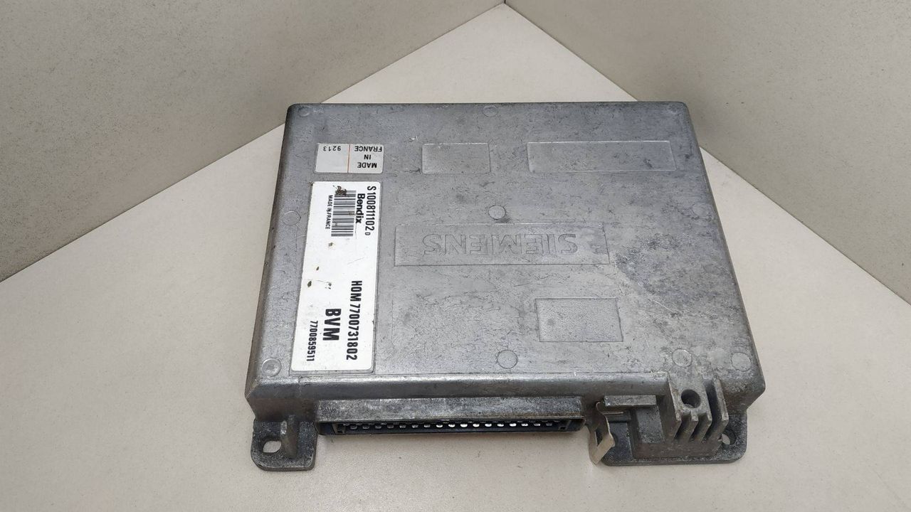блок управления двигателем Renault 19 1 поколение 1990, 1.7 л., бензин, HOM7700731802, 7700859511, S100811102D - фото №1