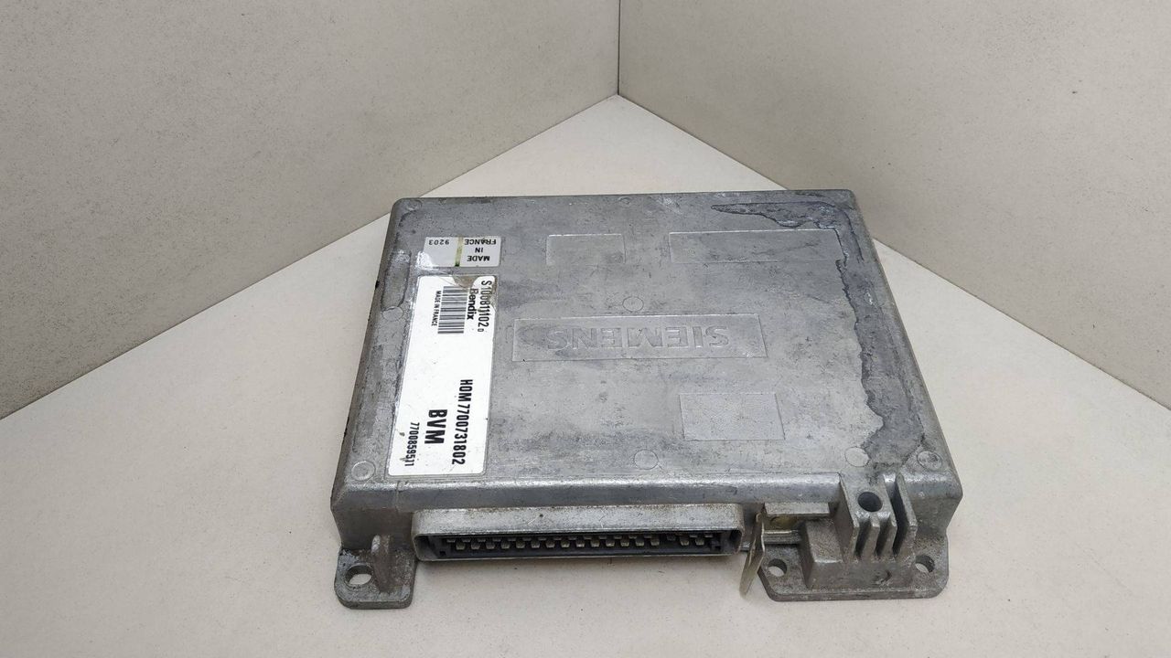 блок управления двигателем Renault 5 2 поколение 1993, 1.7 л., бензин, HOM7700731802, 7700859511, S100811102D - фото №1