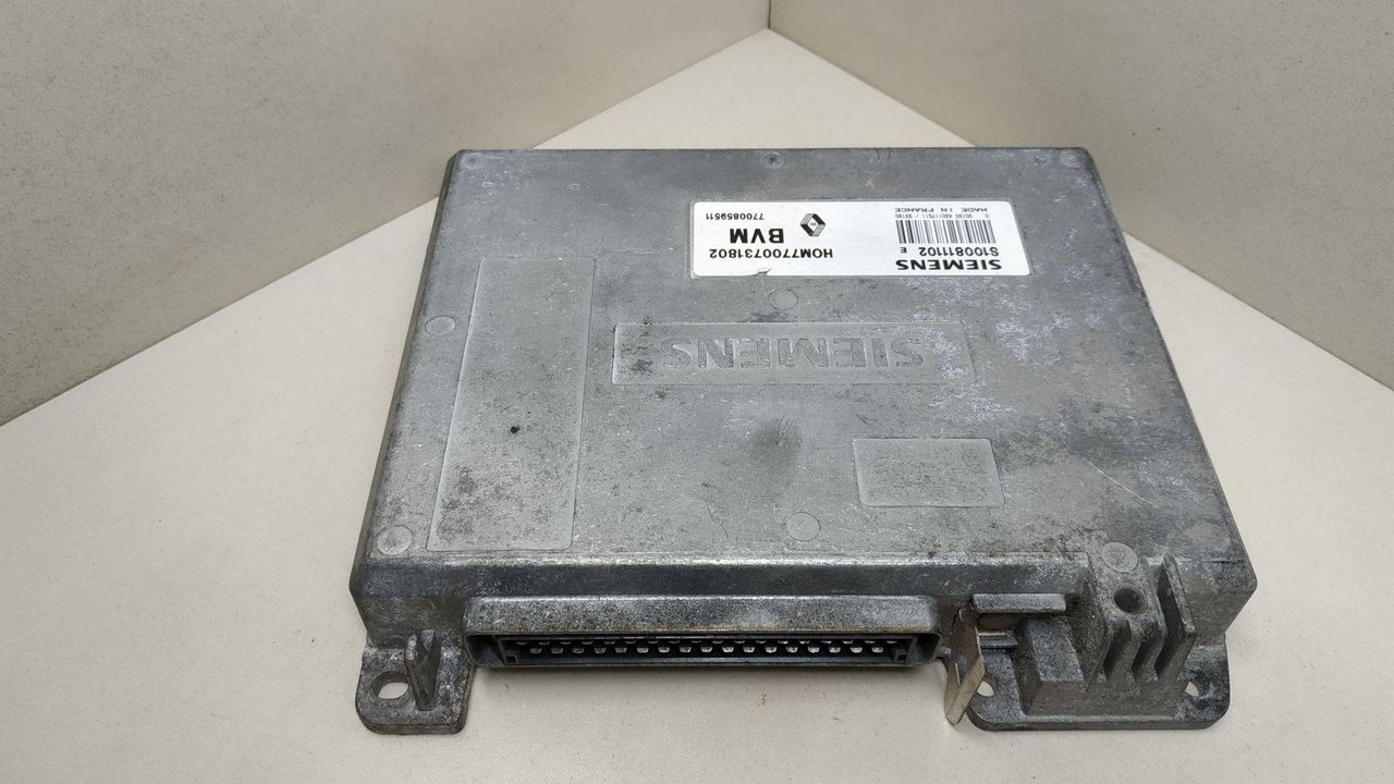 блок управления двигателем Renault 5 2 поколение 1993, 1.7 л., бензин, HOM7700731802, 7700859511, S100811102E - фото №1
