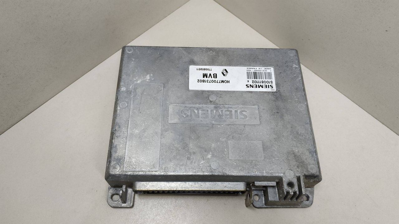 блок управления двигателем Renault 5 2 поколение 1993, 1.7 л., бензин, HOM7700731802, 7700859511, S100811102E - фото №1