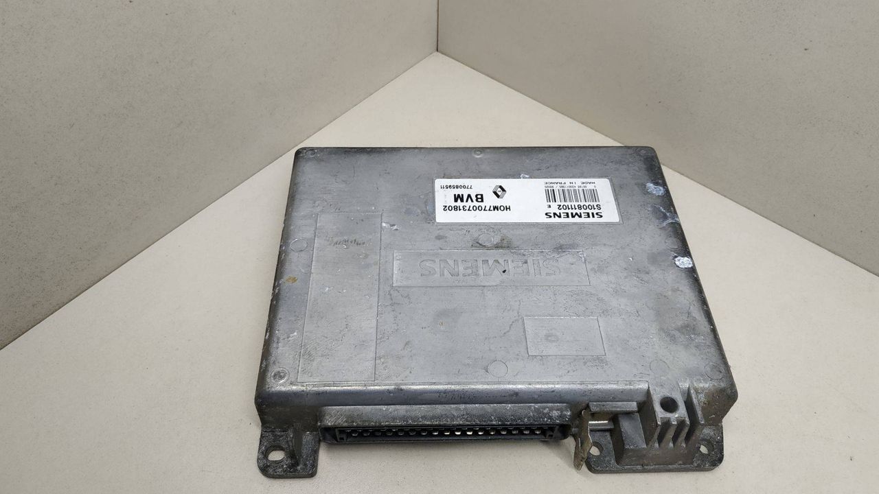 блок управления двигателем Renault 5 2 поколение 1993, 1.7 л., бензин, HOM7700731802, 7700859511, S100811102E - фото №1