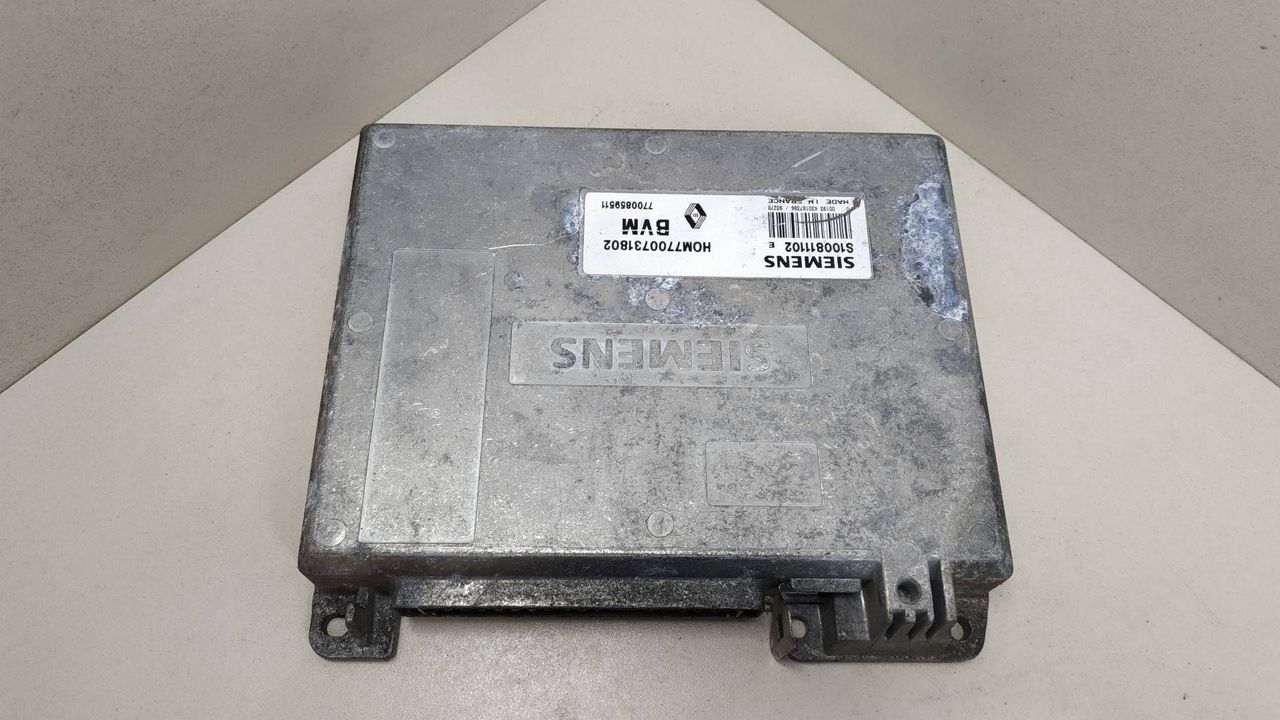 блок управления двигателем Renault 19 1 поколение 1990, 1.7 л., бензин, HOM7700731802, 7700859511, S100811102E - фото №1