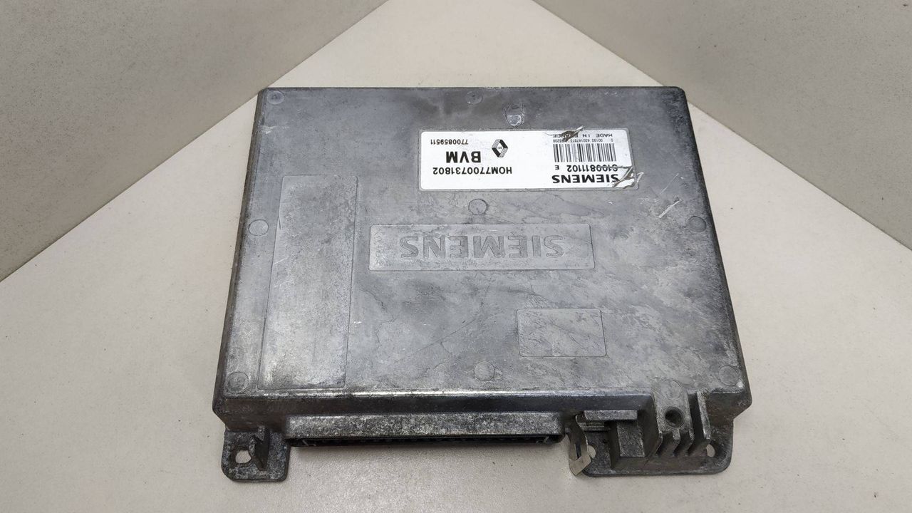 блок управления двигателем Renault 19 2 поколение 1999, 1.7 л., бензин, HOM7700731802, 7700859511, S100811102E - фото №1