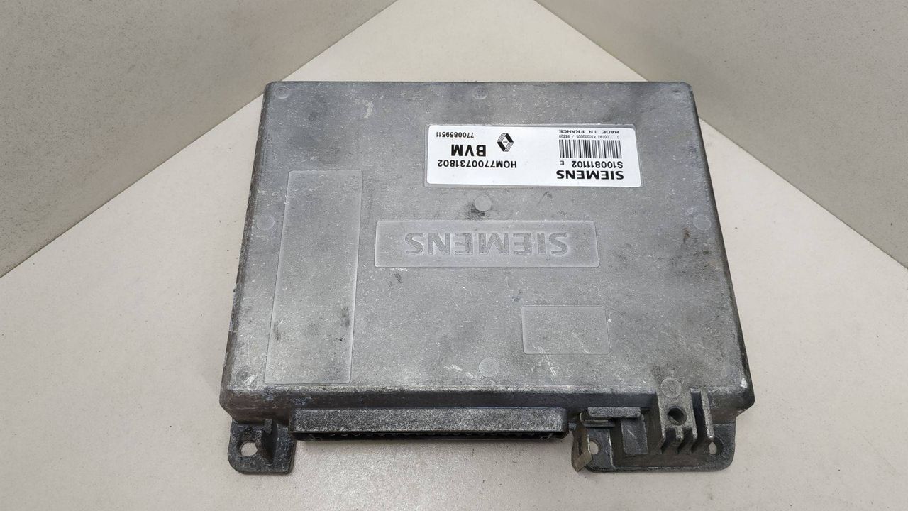 блок управления двигателем Renault 19 2 поколение 1999, 1.7 л., бензин, HOM7700731802, 7700859511, S100811102E - фото №1