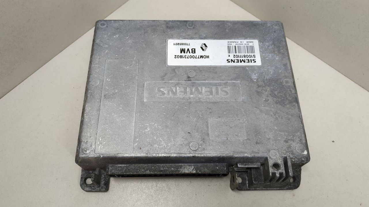 блок управления двигателем Renault 5 2 поколение 1993, 1.7 л., бензин, HOM7700731802, 7700859511, S100811102E - фото №1