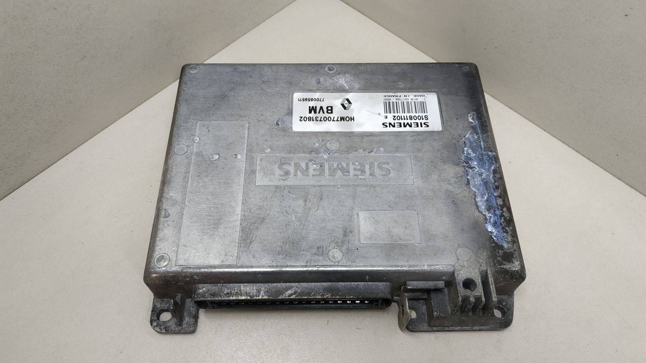 блок управления двигателем Renault 19 2 поколение 1999, 1.7 л., бензин, HOM7700731802, 7700859511, S100811102E - фото №1