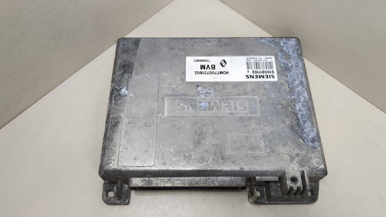 блок управления двигателем Renault 5 2 поколение 1993, 1.7 л., бензин, HOM7700731802, 7700859511, S100811102E - фото №1