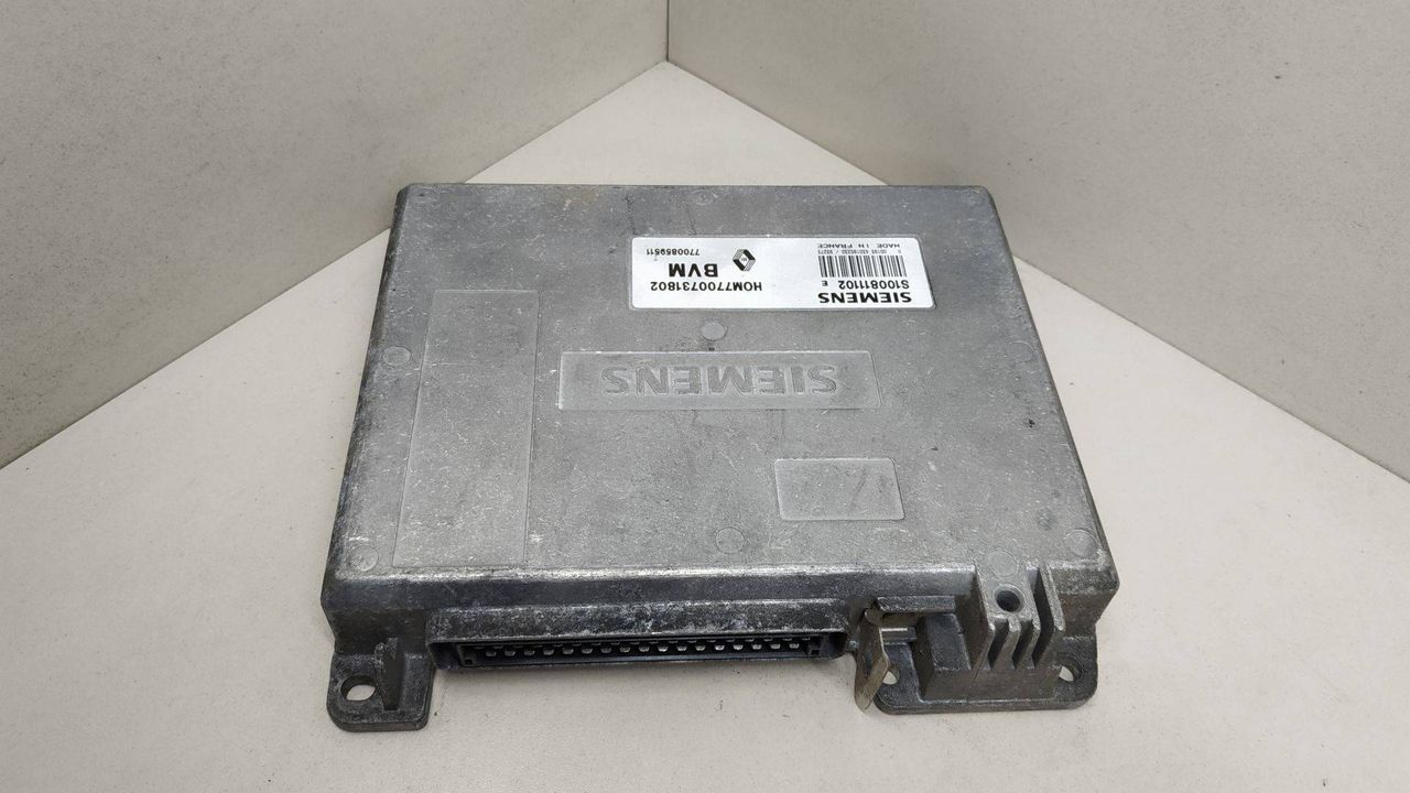 блок управления двигателем Renault 5 2 поколение 1993, 1.7 л., бензин, HOM7700731802, 7700859511, S100811102E - фото №1