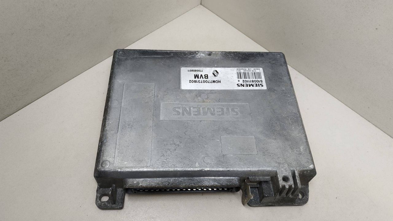 блок управления двигателем Renault 21 1 поколение 1988, 1.7 л., бензин, HOM7700731802, 7700859511, S100811102E - фото №1