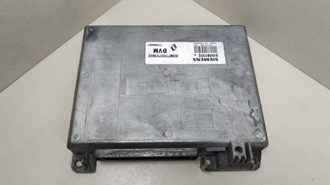 блок управления двигателем Renault 21 1 поколение 1988, 1.7 л., бензин, HOM7700731802, 7700859511, S100811102E - фото №1