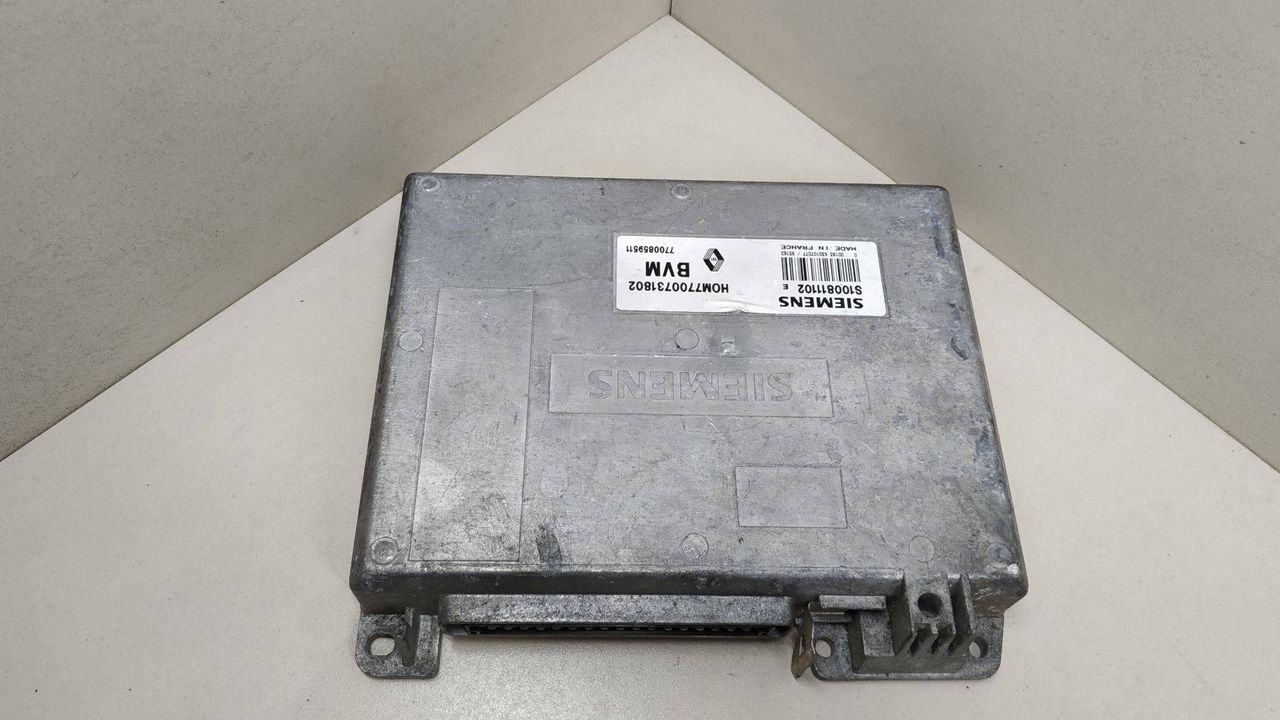 блок управления двигателем Renault 19 1 поколение 1990, 1.7 л., бензин, HOM7700731802, 7700859511, S100811102E - фото №1