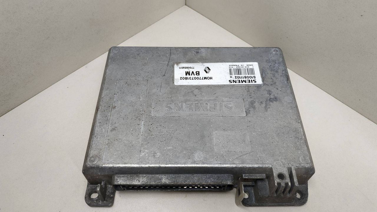 блок управления двигателем Renault 19 1 поколение 1990, 1.7 л., бензин, HOM7700731802, 7700859511, S100811102E - фото №1