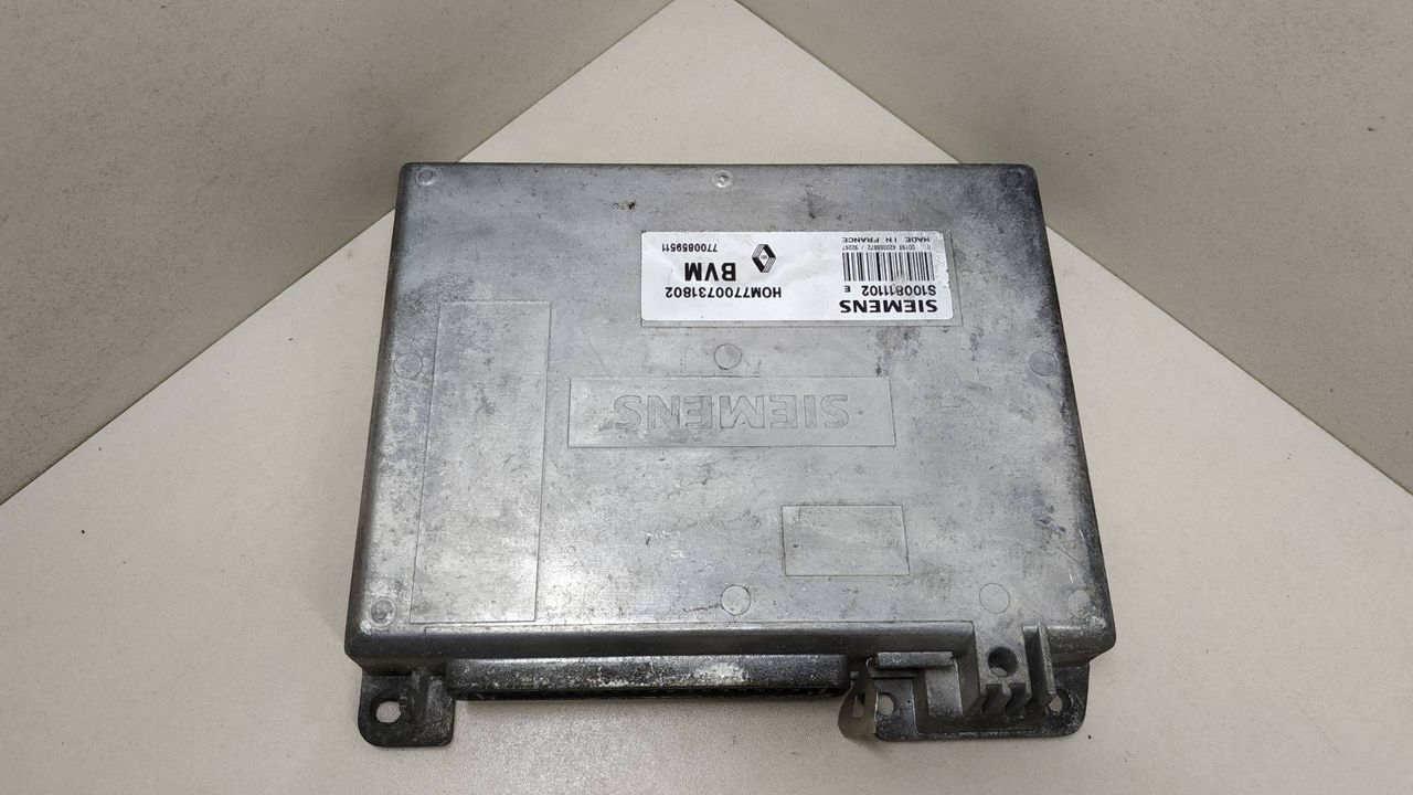 блок управления двигателем Renault 19 2 поколение 1999, 1.7 л., бензин, HOM7700731802, 7700859511, S100811102E - фото №1