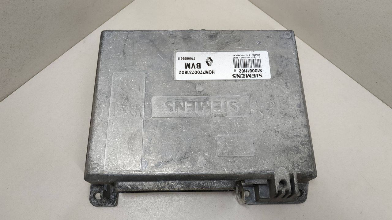 блок управления двигателем Renault 19 2 поколение 1999, 1.7 л., бензин, HOM7700731802, 7700859511, S100811102E - фото №1