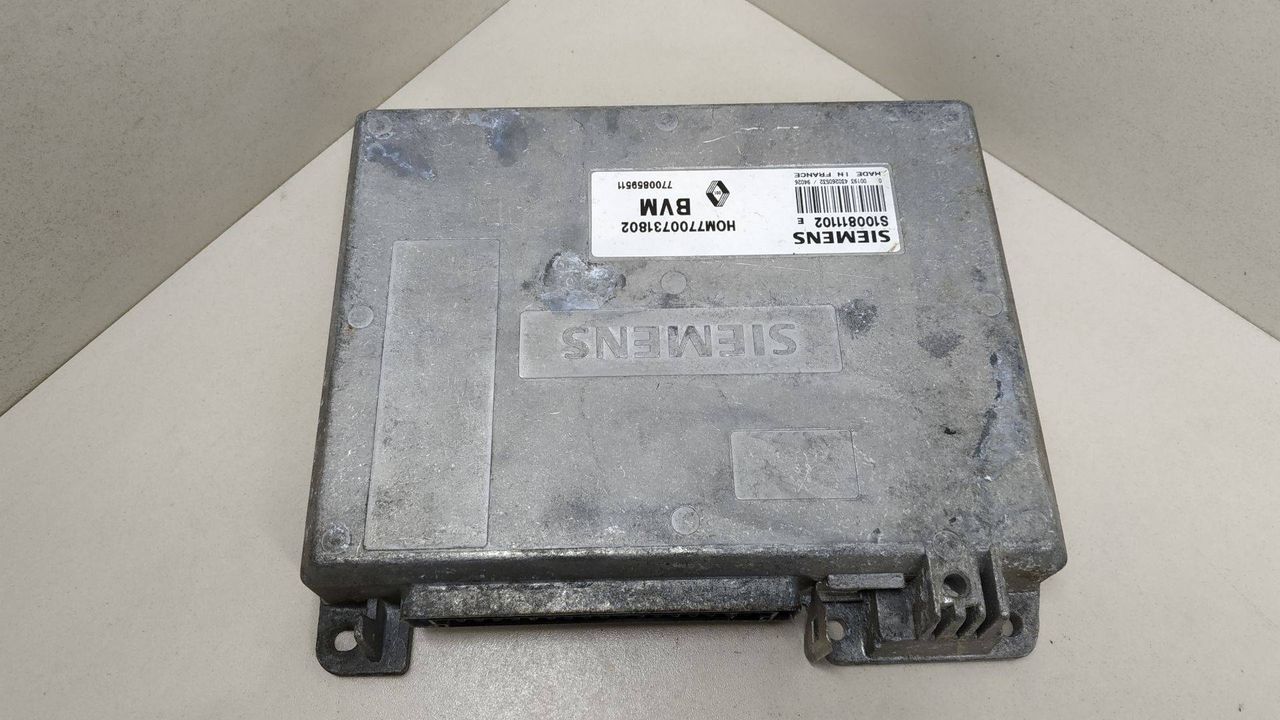 блок управления двигателем Renault 21 1 поколение 1988, 1.7 л., бензин, HOM7700731802, 7700859511, S100811102E - фото №1